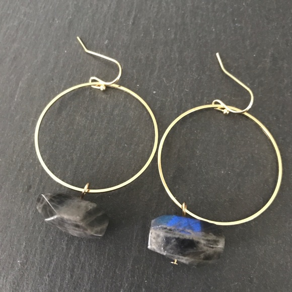 Gold toned hoops with rough facet crystals - Picture 4 of 5